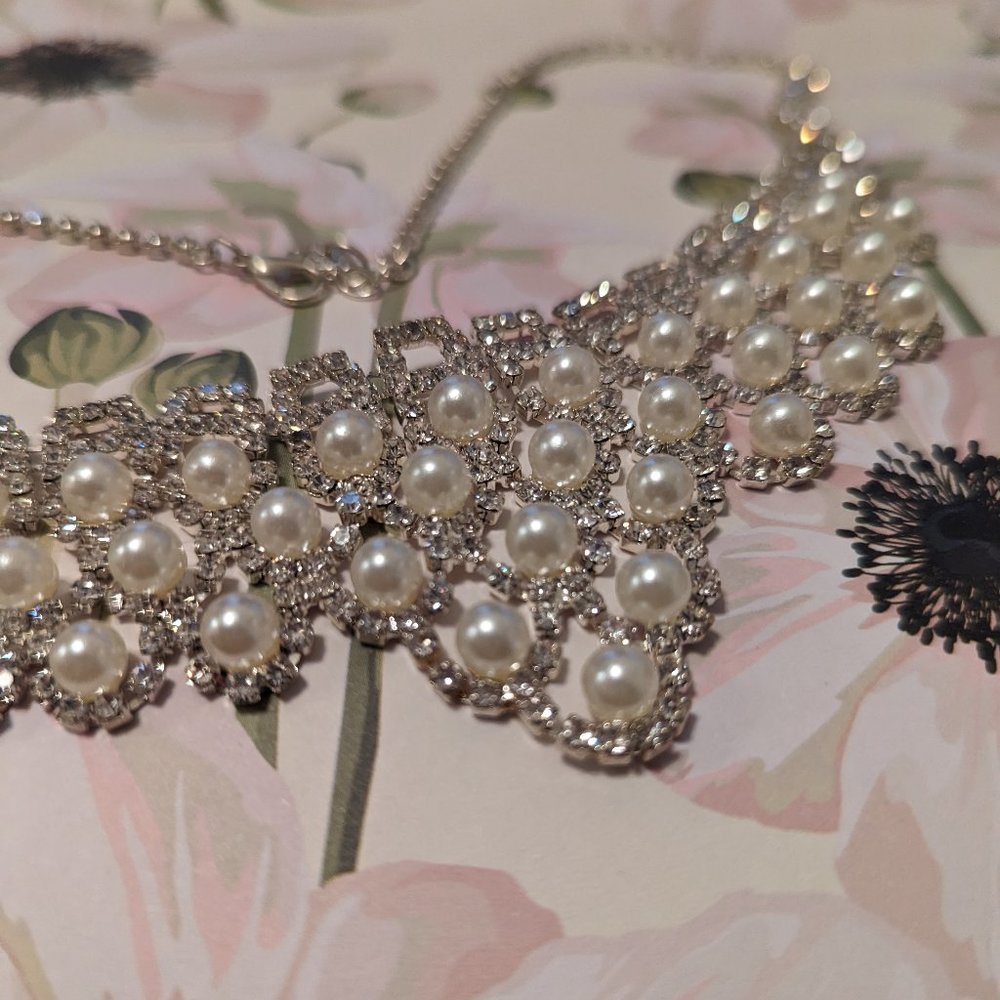 Icing Pearl and rinestone Necklace